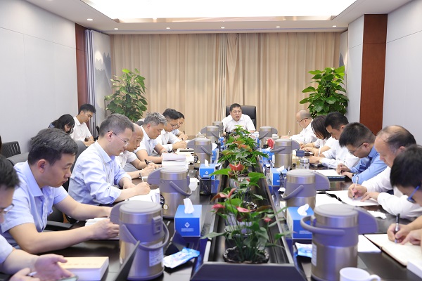 ����qyǧ�ڵز����ŵ�ί��ǰ�����᳹ϰ��ƽ��ʱ���й���ɫ�������˼��������������